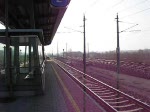 Auch der Transalpin ist recht flott unterwegs: mit 200km/h fhrt diese Garnitur am 6.4.2009 auf dem Weg zum Wiener Westbahnhof an der Haltestelle Krenstetten-Biberbach vorbei.